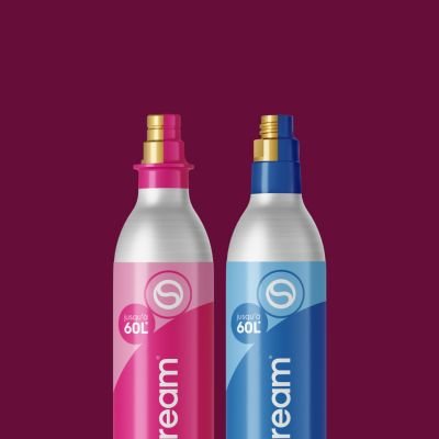 Porównanie niebieskiej i różowej butli SodaStream