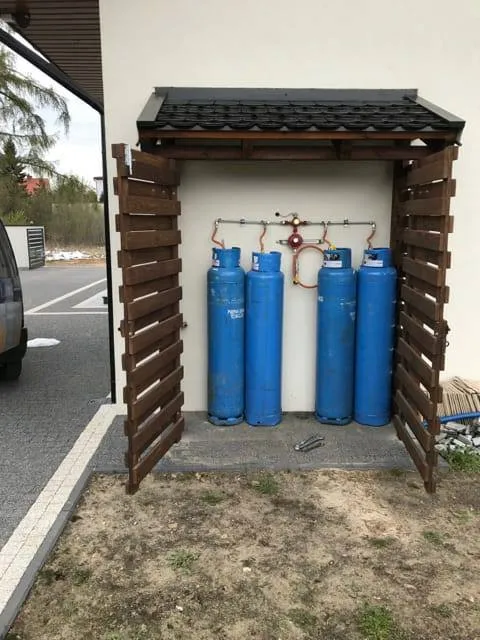 Instalacja butli gazowych zewnętrzna